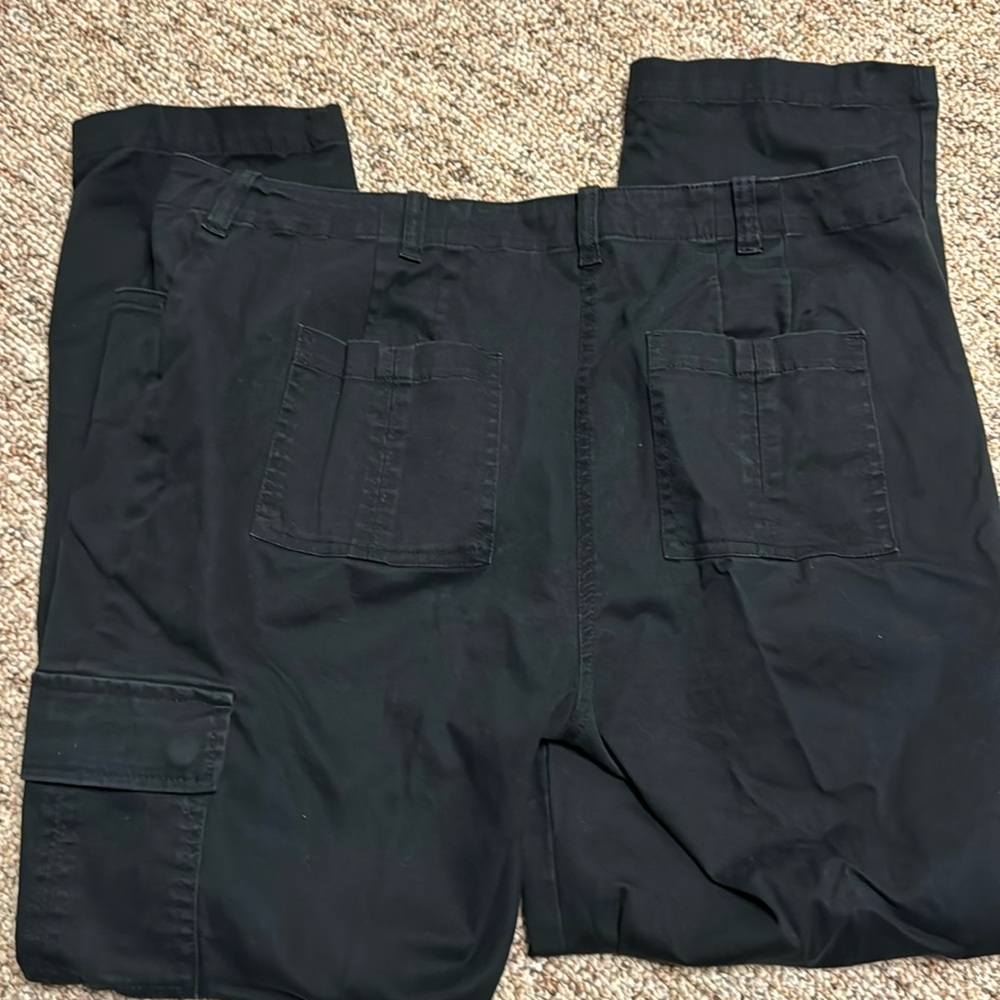 Chicos black cargo pants short (size 2) - Picture 3 of 5